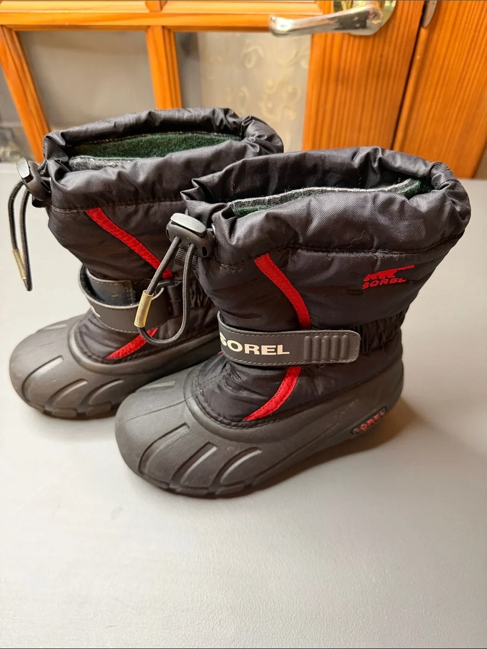 Sorel Kids Black and Red Insulated Snow Boots. Size: 12